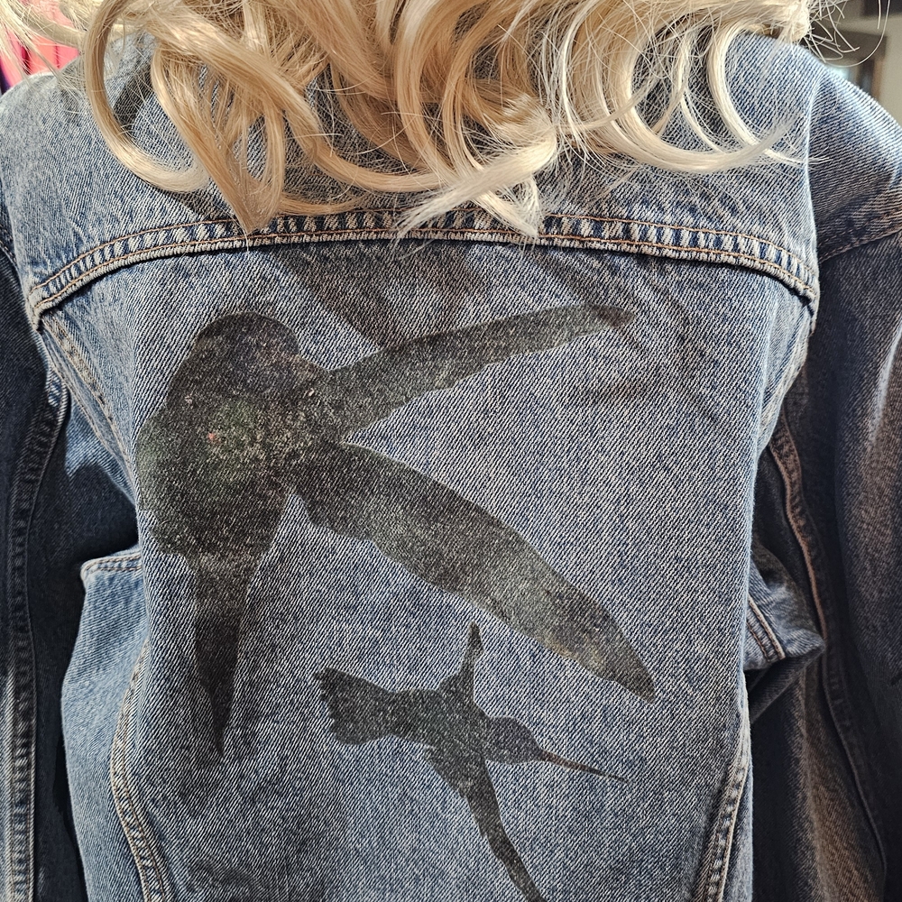 Levi's Light Wash Classic Denim Trucker Jacket - Women's - Picture 5 of 5